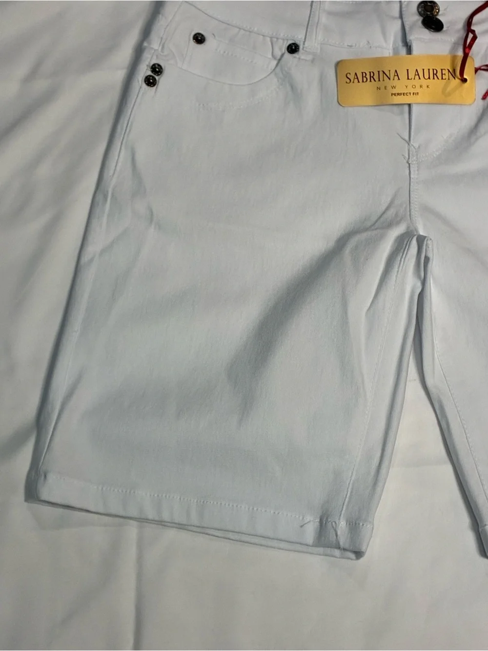 Sabrina Lauren White Bermuda Shorts Size 8 NWT Stretch